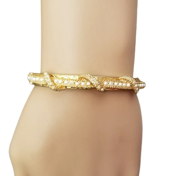 Vintage Jewelry - VINTAGE 1950s ORNATE GOLDTONE & FAUX PEARL HINGED BRACELET